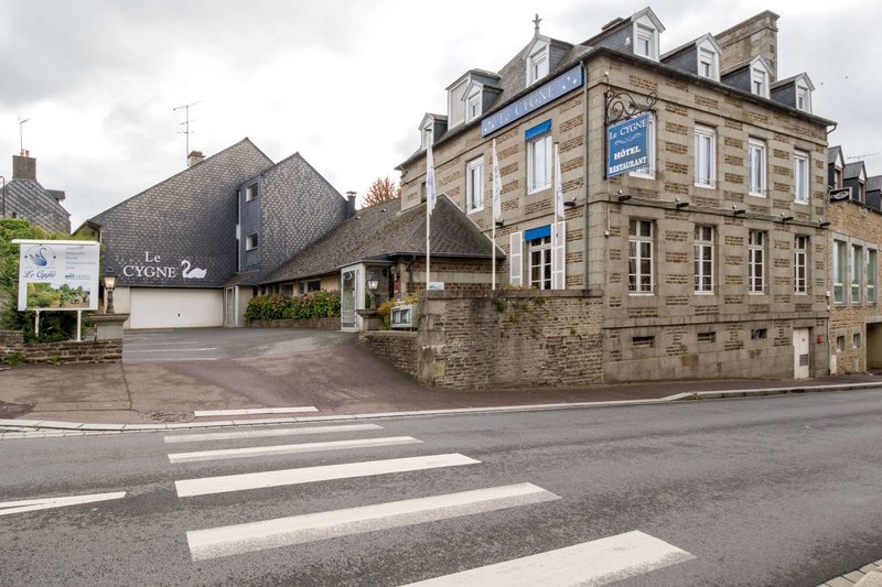 Brit Hotel Le Cygne,Fougeres>>Caen,3 star