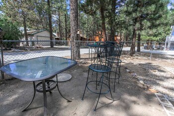 Golden Bear,Big Bear City>>Big Bear,3 star