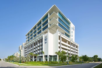 serena hotel aventura miami tapestry collection by hilton