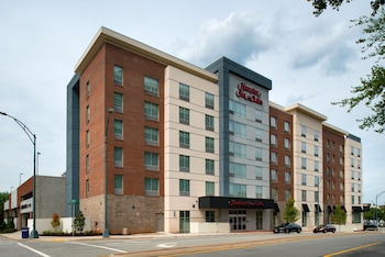 hampton inn and suites greensboro downtown