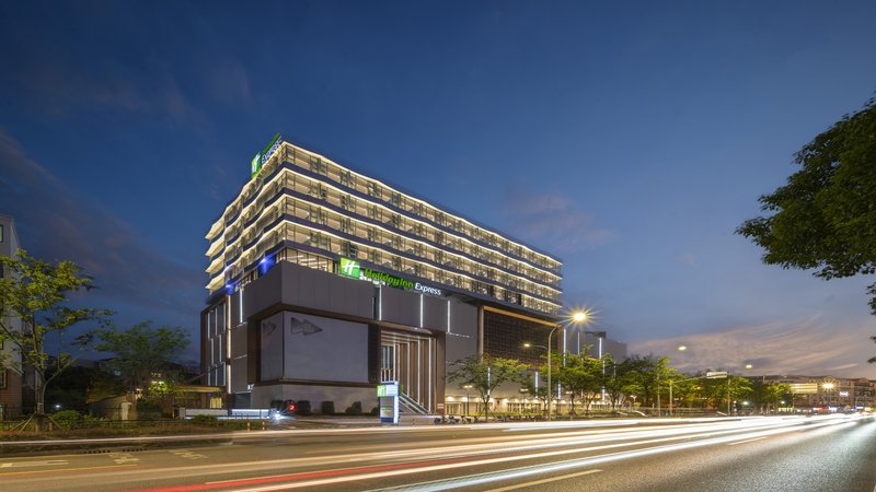 holiday inn express shanghai qingpu new city an ihg hotel
