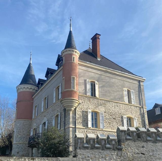 Chateau De Saint-Genix,,3 star