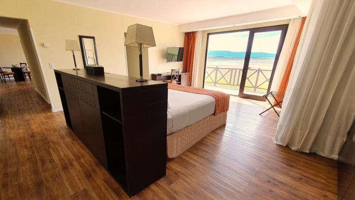 Xelena Hotel & Suites