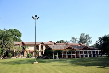 Ashok Country Resort,South Delhi,4 star