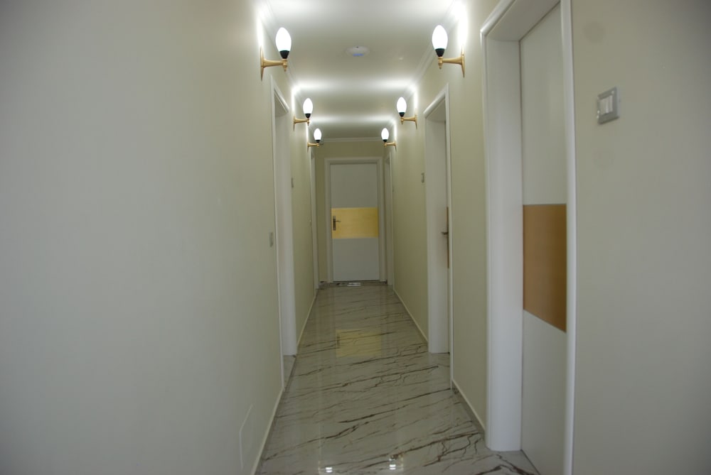 crown deluxe apartments