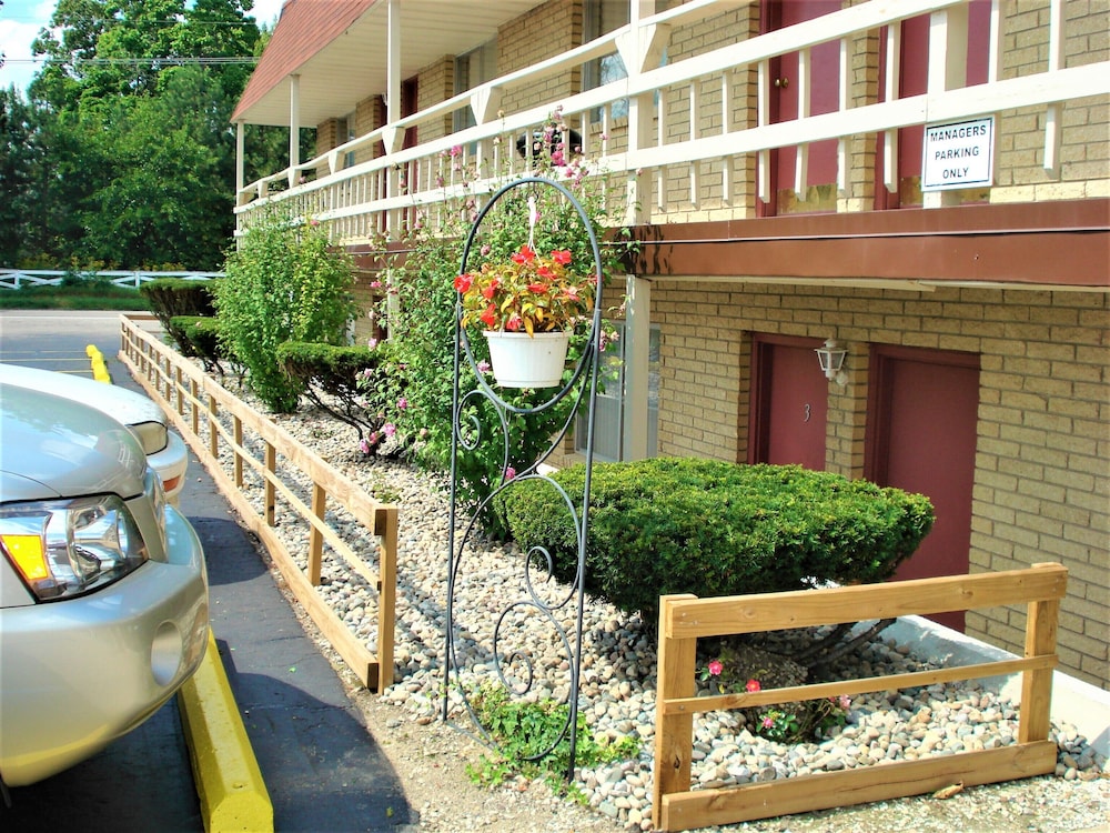 Country Meadow Inn,,2 star