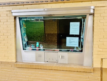 Embassy Motel,,2.5 star