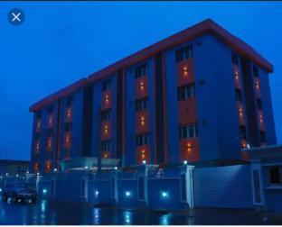 six diamond hotel