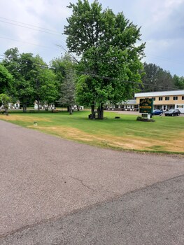Sunshine Motel And Cabins
