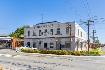 Albion Hotel Motel