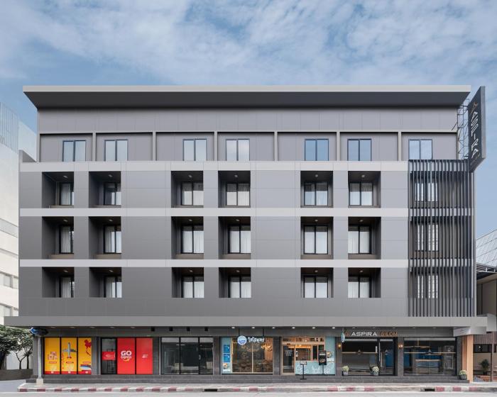 Aspira Gems Center Silom,,4 star