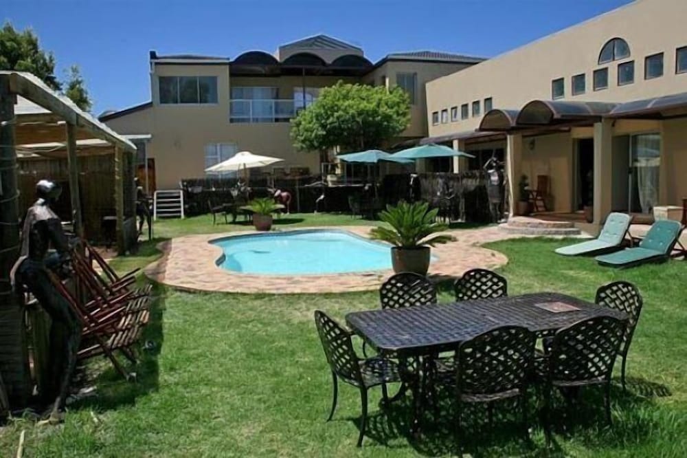 Kwantu Guesthouses,67 Milnerton Drive,3 star