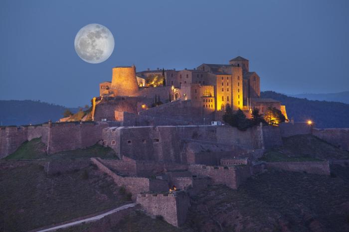 Parador De Cardona,Cardona>>Barcelona,4 star