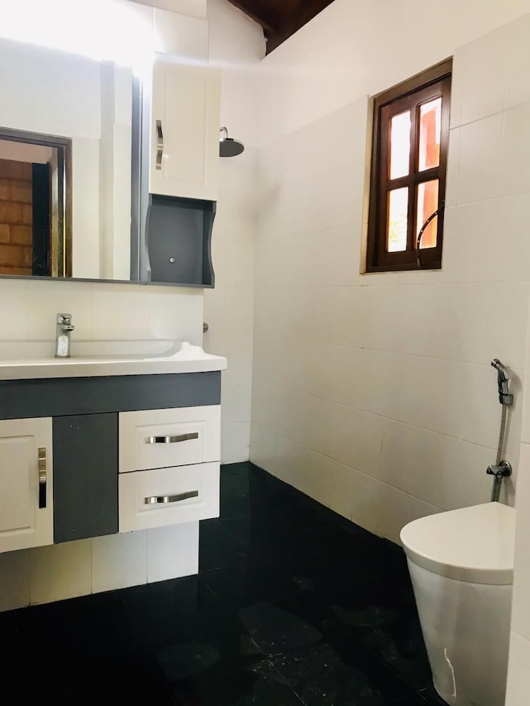 Ravan Tangalle,,3 star