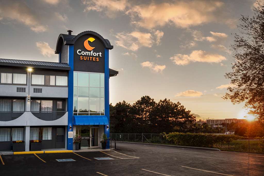 Comfort Suites Kingston Central,South Frontenac>>Kingston,2.5 star