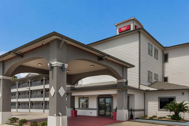 red roof inn plus galveston beachfront