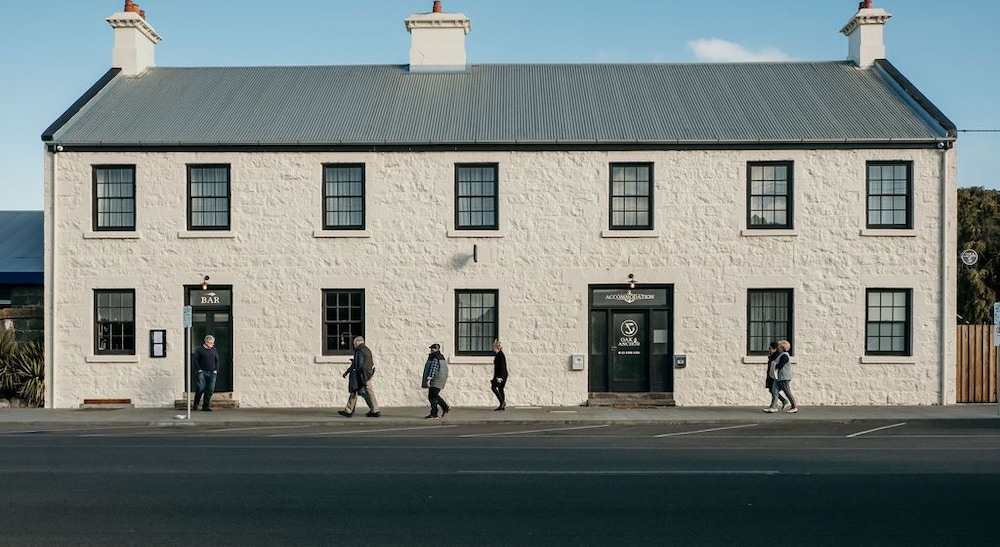 the oak and anchor hotel