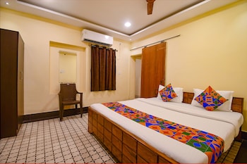 Fabhotel Golden Imperial,HAZRA RD,3 star