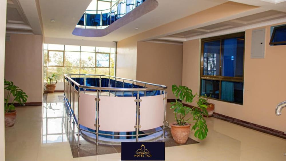 hotel taji