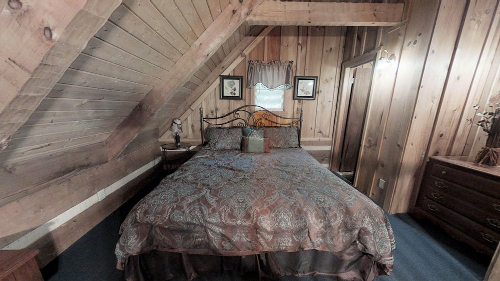 A Love Shack 1 Bedroom Cabin By Redawning,,3.5 star