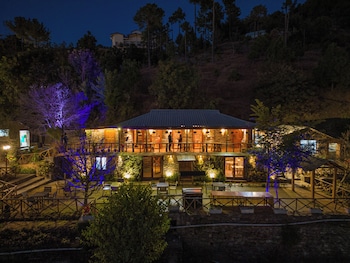 The Manor Luxury Service Apartments,Naldehra,4 star