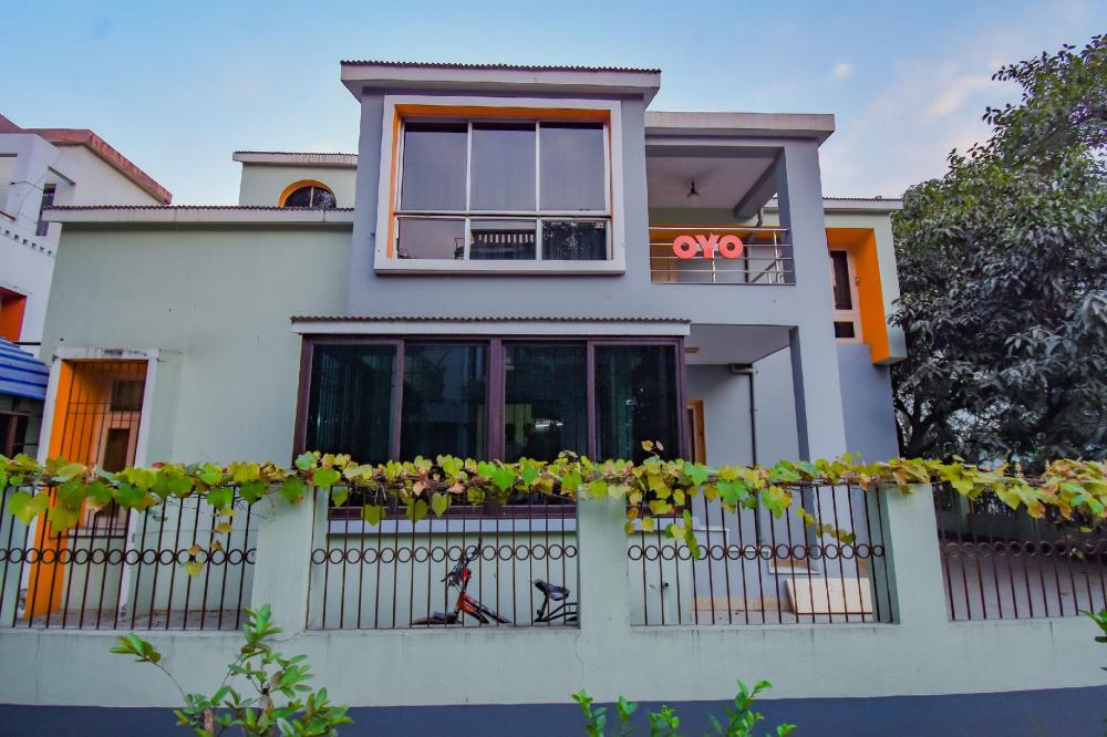 oyo retro residency