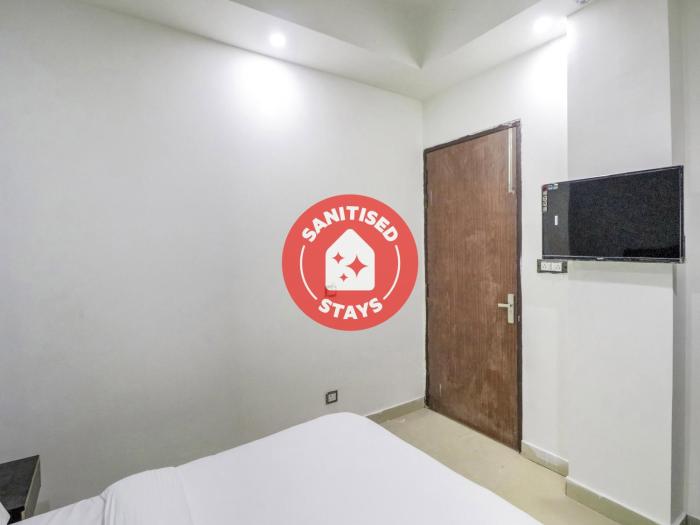 Collection O Mahavir Enclave Near Dashrath Puri Metro Station,New Delhi>>Delhi,3 star