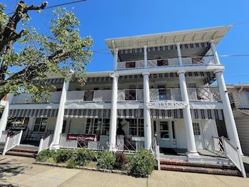 Quaker Inn,,2 star