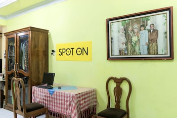 spot on 2440 wallet family residence