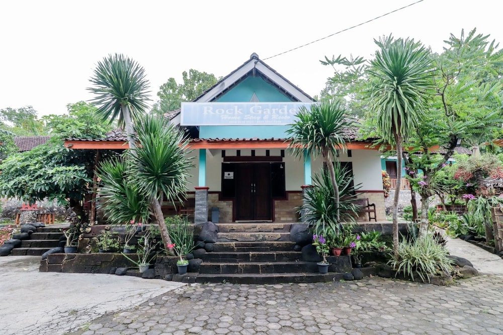 Rock Garden Homestay And Resto,Gunung Kidul>>Bedoyo,1 star