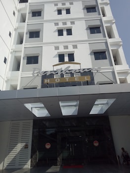 Ams Penthouse,,2.5 star