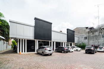 reddoorz plus near thamrin plaza medan