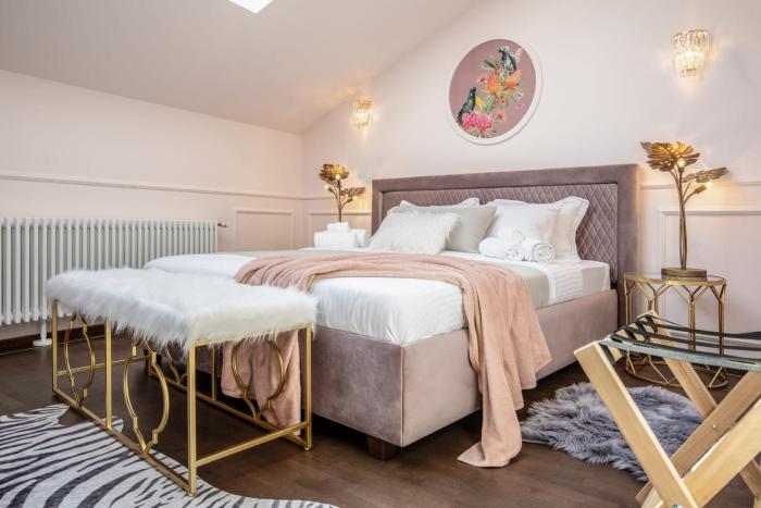 Holt Old Town,Lipscani>>Bucharest,2.5 star