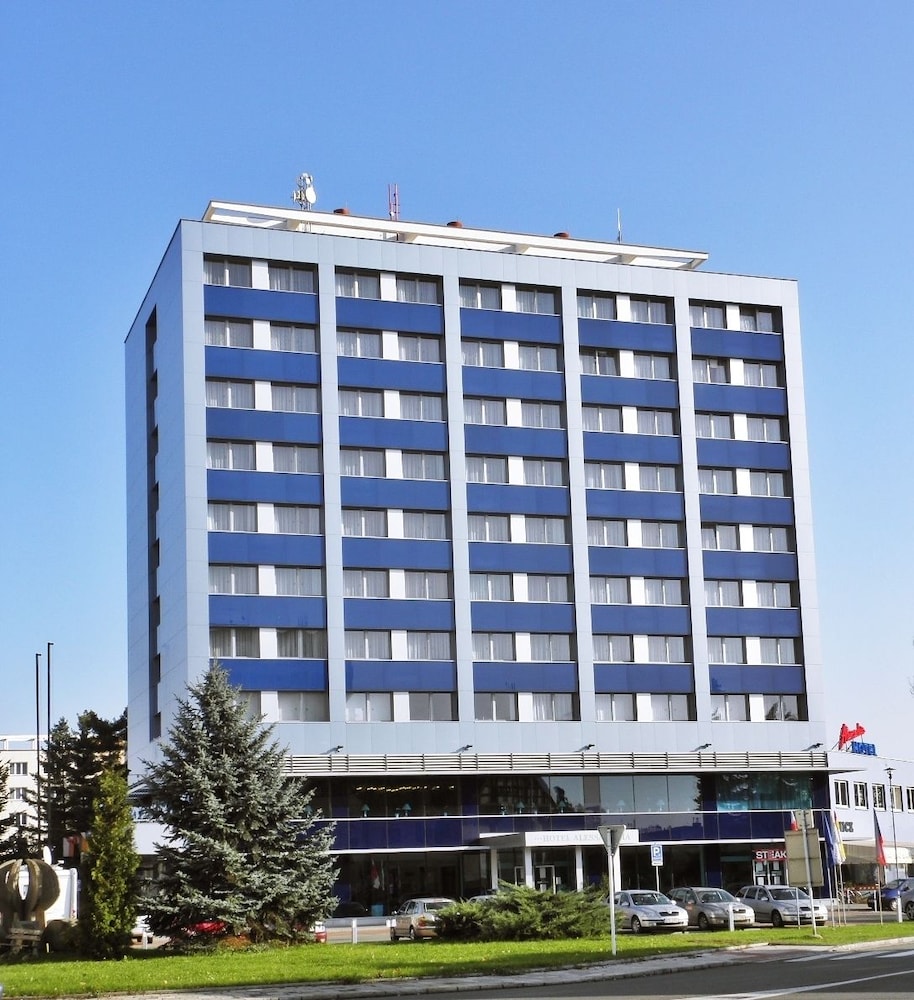 Alessandria,Hradec Králové>>Hradec Kralove,3 star