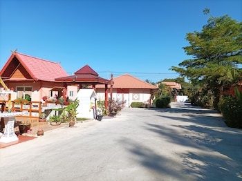 Vimanmek Hotel,,2.5 star