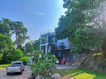 Phu Fah Chai Nam,,1 star