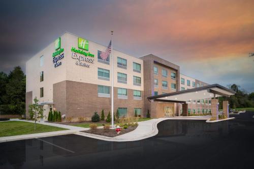 Holiday Inn Express And Suites Brevard - City Center,,2 star