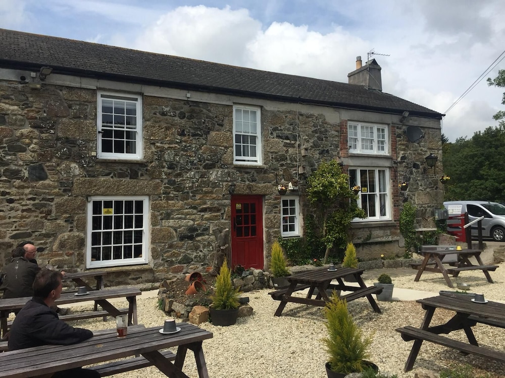 the pirate inn
