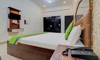 Treebo Trend Radha Palace,Sitapur>>Mathura,3 star