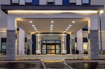 hampton inn and suites by hilton burlington toronto