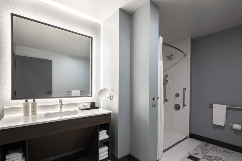 Crowne Plaza Kearney, An Ihg Hotel,Kearney>>Elm Creek,3.5 star