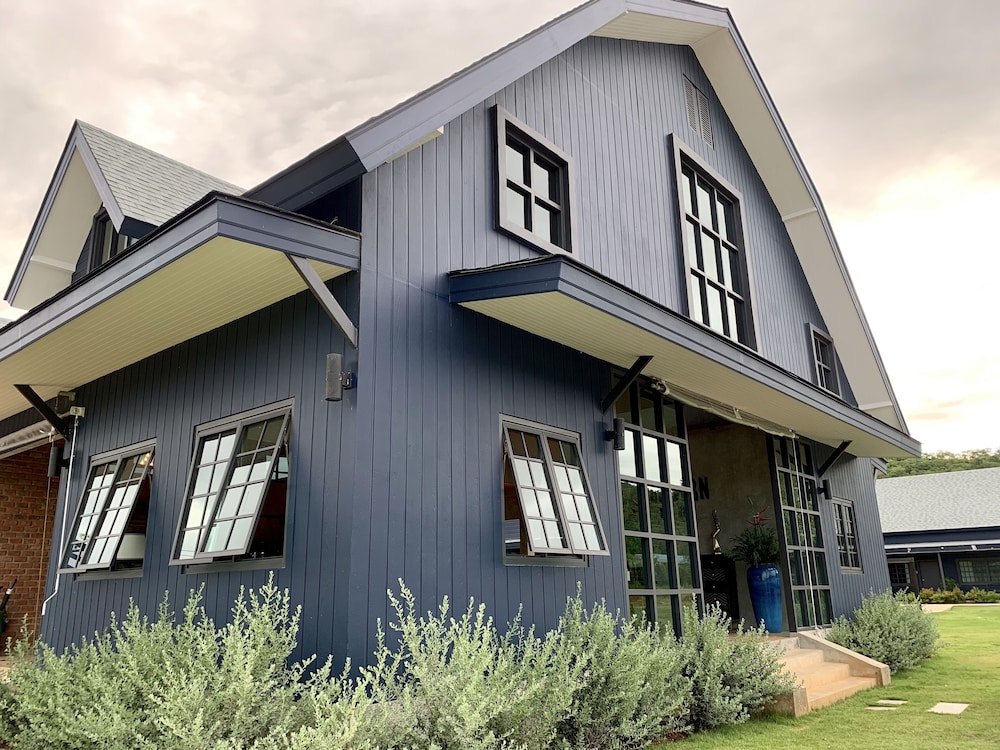 the barn hua hin