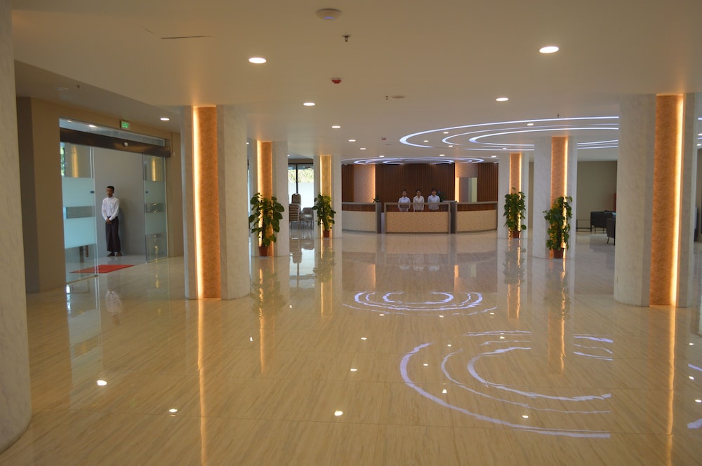 airport avenue hotel