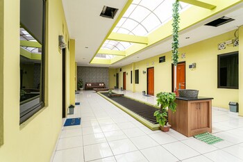 koolkost syariah near universitas muhammadiyah surakarta caters to women