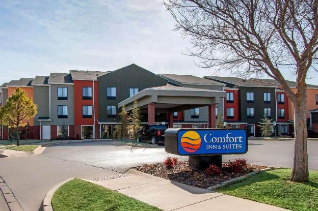 comfort inn and suites norman near university