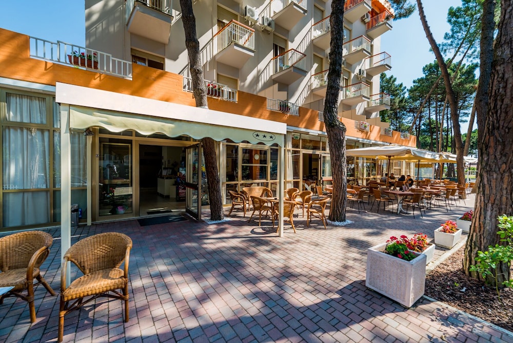 Elefantino Grey - Family Hotel,,3 star