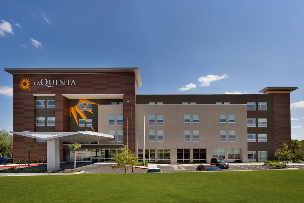 la quinta inn and suites by wyndham san antonio seaworld lafb
