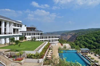 Courtyard By Marriott Mahabaleshwar,Mahabaleshwar,4 star