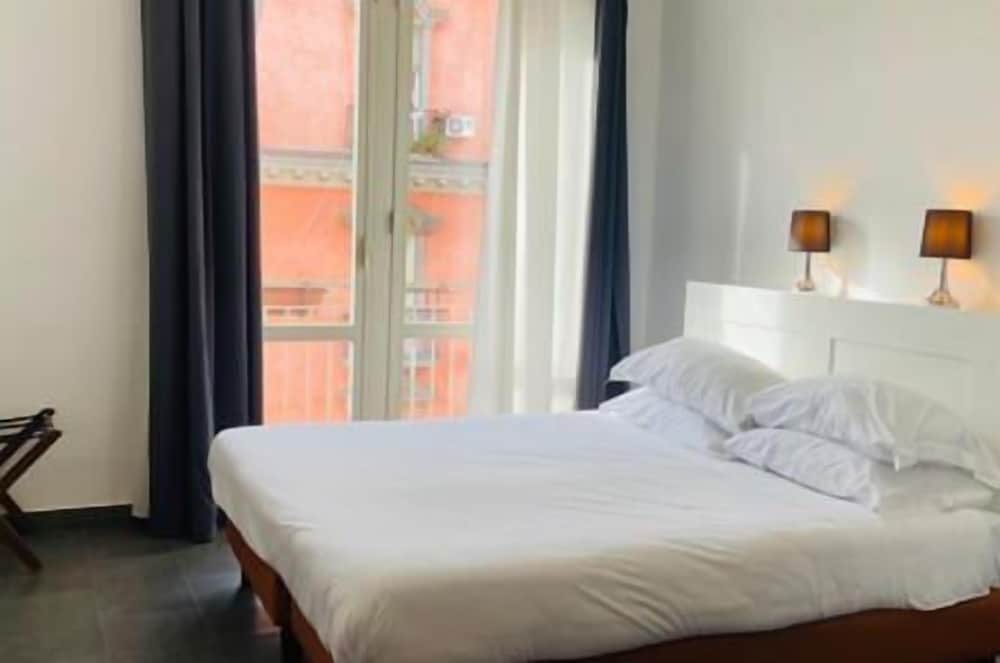 Jazz Hotel,Naples>>Campania,3 star