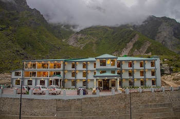 Amritara The Avadh,Main Road,4 star